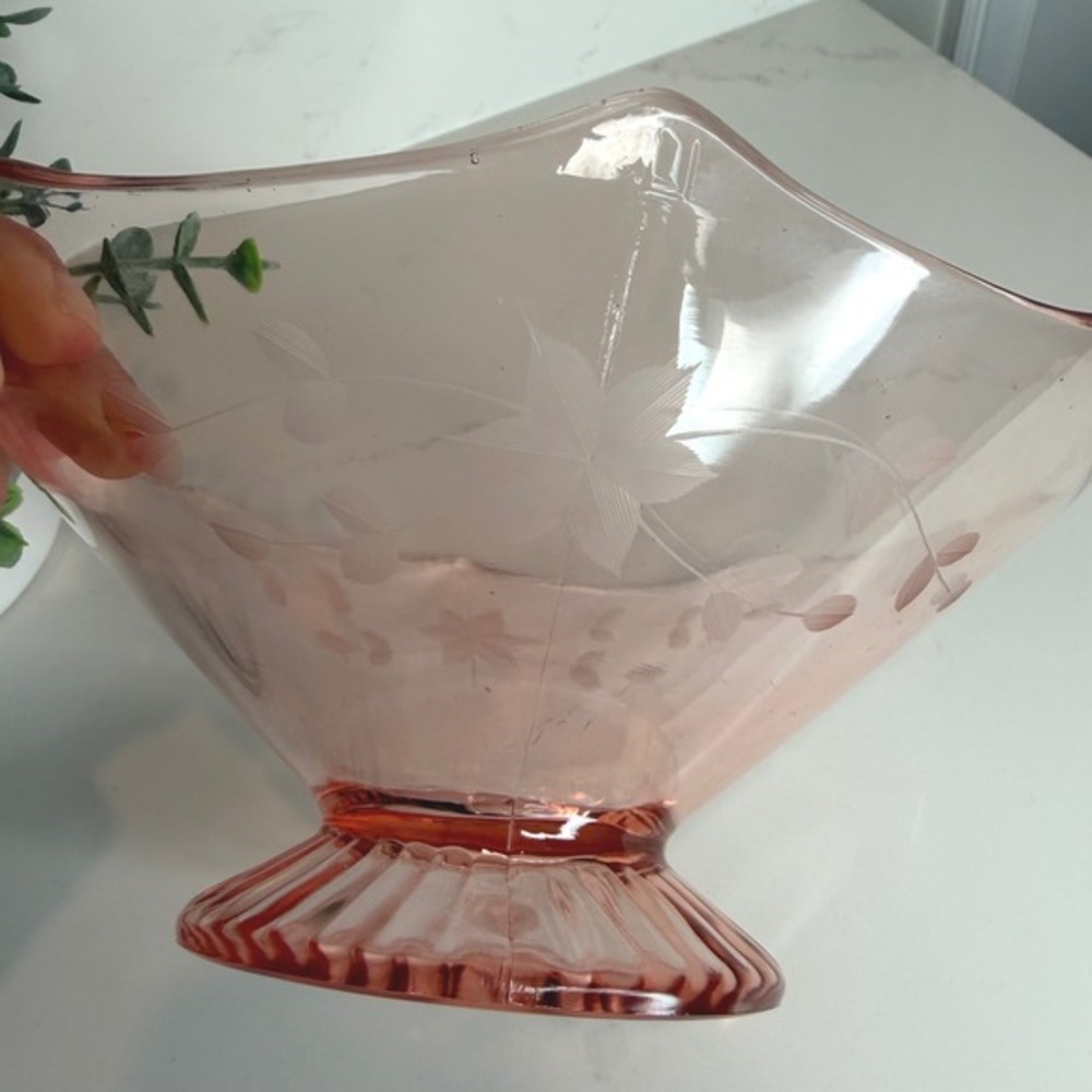 Standard‎ Glass Norwood Pink Etched Floral Pedestal Bowl - Picture 2 of 8